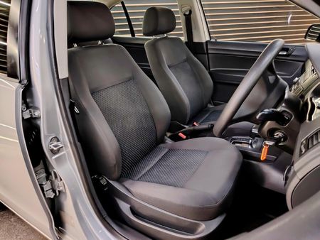 2013-Volkswagen-Polo-Vivo-14-Trendline-Auto_12