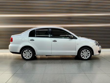 2013-Volkswagen-Polo-Vivo-14-Trendline-Auto_14