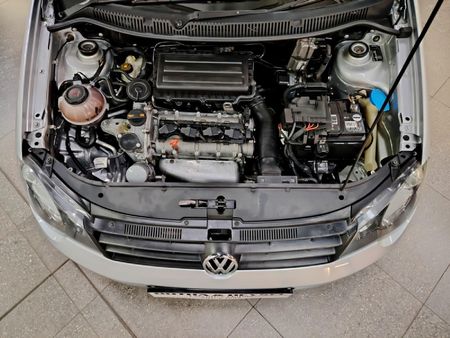 2013-Volkswagen-Polo-Vivo-14-Trendline-Auto_18