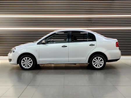 2013-Volkswagen-Polo-Vivo-14-Trendline-Auto_1