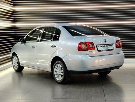 2013-Volkswagen-Polo-Vivo-14-Trendline-Auto_2