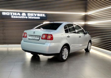 2013-Volkswagen-Polo-Vivo-14-Trendline-Auto_5