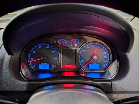2013-Volkswagen-Polo-Vivo-14-Trendline-Auto_6
