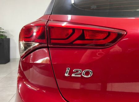 2015-Hyundai-i20-12-Motion_10