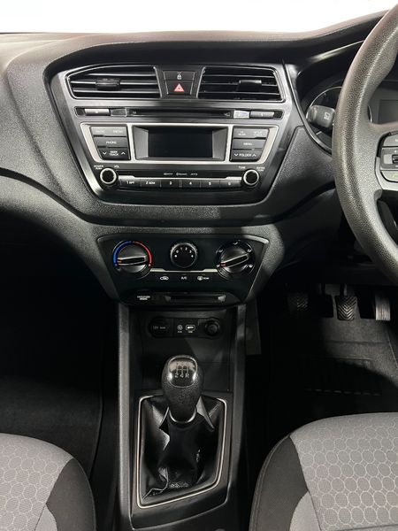 2015-Hyundai-i20-12-Motion_13