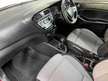 2015-Hyundai-i20-12-Motion_14
