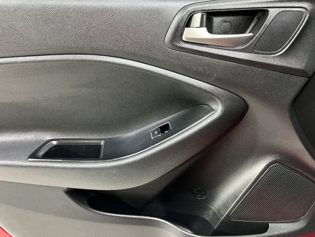2015-Hyundai-i20-12-Motion_17