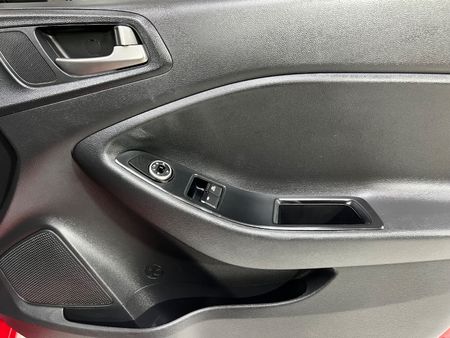 2015-Hyundai-i20-12-Motion_8