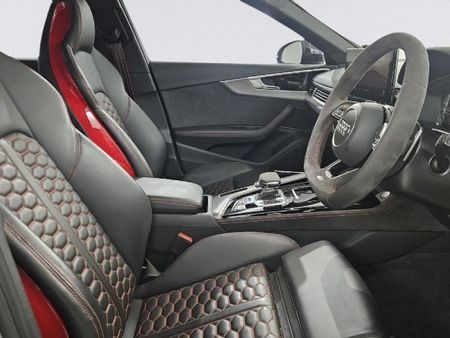 2024-Audi-RS4-Avant-quattro-Auto_9