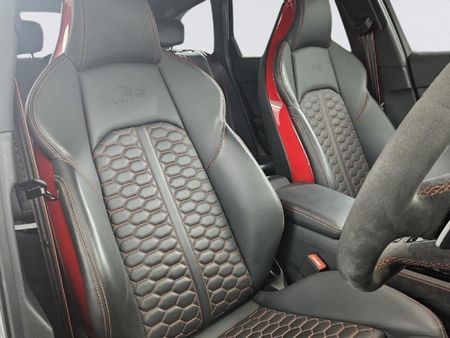 2024-Audi-RS4-Avant-quattro-Auto_11