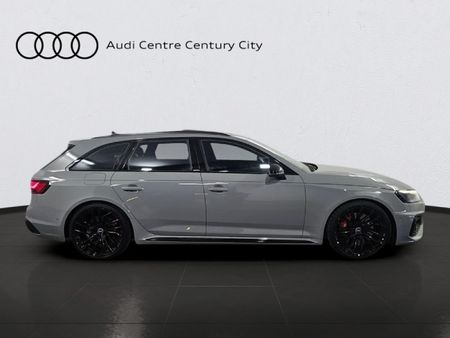 2024-Audi-RS4-Avant-quattro-Auto_7