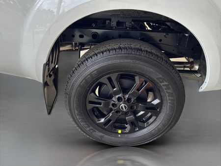 2026-Nissan-Navara-25DDTi-Stealth-Auto_10