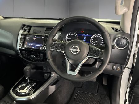 2026-Nissan-Navara-25DDTi-Stealth-Auto_13