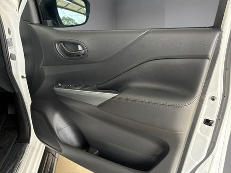 2026-Nissan-Navara-25DDTi-Stealth-Auto_14