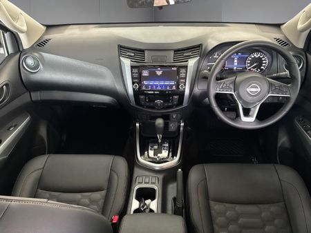 2026-Nissan-Navara-25DDTi-Stealth-Auto_17