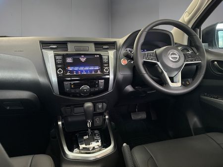 2026-Nissan-Navara-25DDTi-Stealth-Auto_18