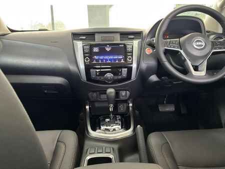 2026-Nissan-Navara-25DDTi-Stealth-Auto_19