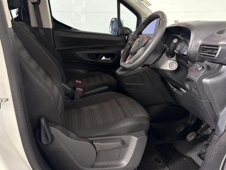 2019-Opel-Combo-Life-Enjoy-16-TD_9
