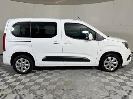 2019-Opel-Combo-Life-Enjoy-16-TD_17