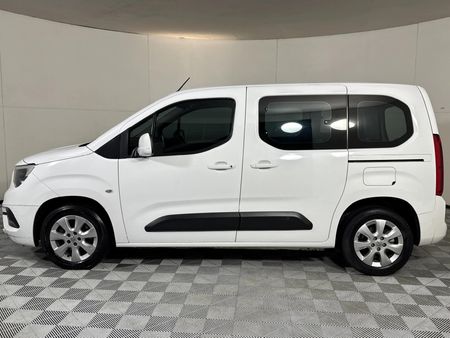 2019-Opel-Combo-Life-Enjoy-16-TD_19