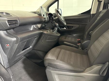 2019-Opel-Combo-Life-Enjoy-16-TD_8