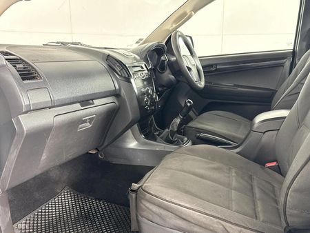 2016-Isuzu-KB-250D-Teq-HO-Hi-Riderr-Extended-Cab_6
