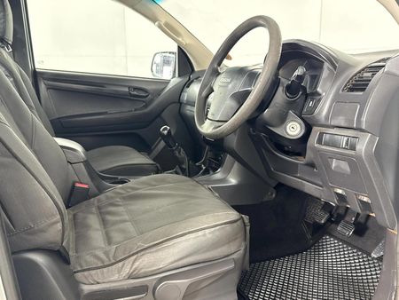 2016-Isuzu-KB-250D-Teq-HO-Hi-Riderr-Extended-Cab_7