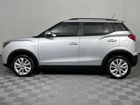 2022-Mahindra-XUV-300-15D-W6_19