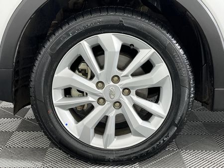 2022-Mahindra-XUV-300-15D-W6_4