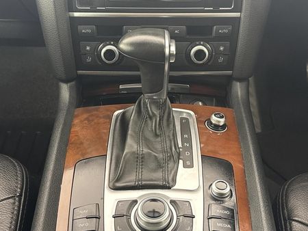 2012-Audi-Q7-30-TDI-quattro-Auto_10