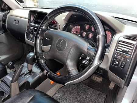 2002-Mitsubishi-Pajero-3200-DI-D-Auto-3-dr_9