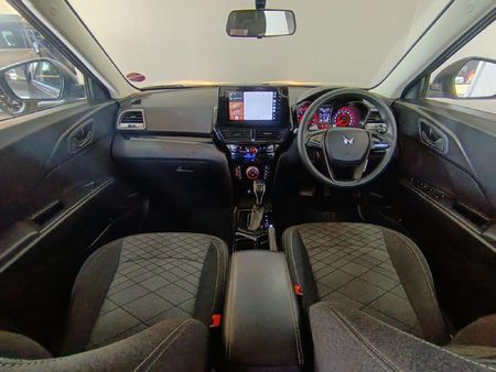 2025-Mahindra-XUV-3XO-12T-MX2-Auto_28