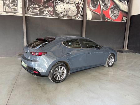 2021-Mazda-3-15-Dynamic-Auto_12