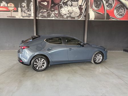 2021-Mazda-3-15-Dynamic-Auto_13