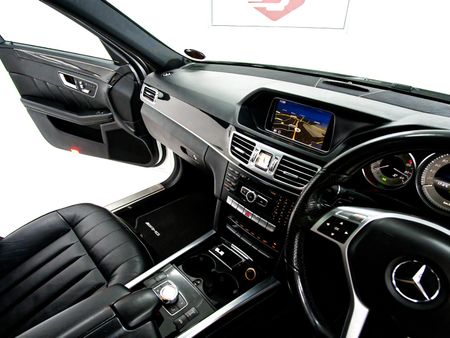 2015-Mercedes-Benz-E-Class-E-500_11