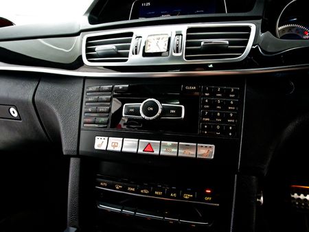 2015-Mercedes-Benz-E-Class-E-500_13