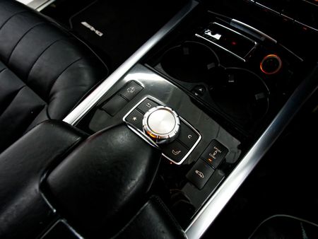 2015-Mercedes-Benz-E-Class-E-500_14