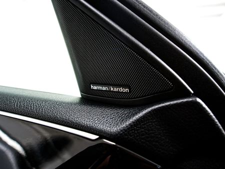 2015-Mercedes-Benz-E-Class-E-500_17