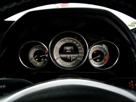 2015-Mercedes-Benz-E-Class-E-500_23
