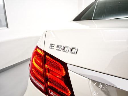 2015-Mercedes-Benz-E-Class-E-500_26