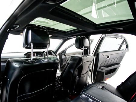 2015-Mercedes-Benz-E-Class-E-500_31