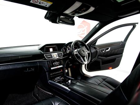 2015-Mercedes-Benz-E-Class-E-500_32