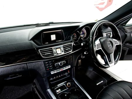 2015-Mercedes-Benz-E-Class-E-500_33