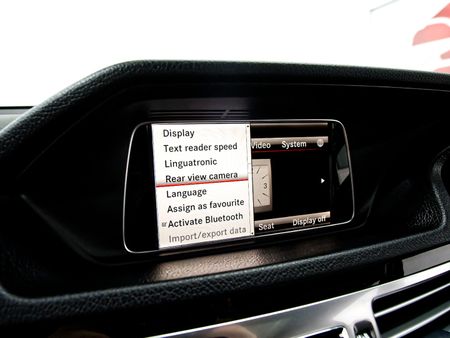 2015-Mercedes-Benz-E-Class-E-500_36
