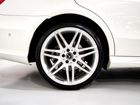 2015-Mercedes-Benz-E-Class-E-500_4