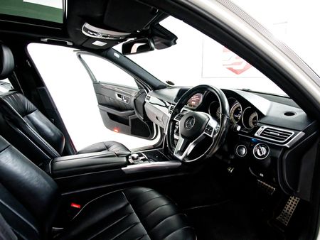 2015-Mercedes-Benz-E-Class-E-500_5