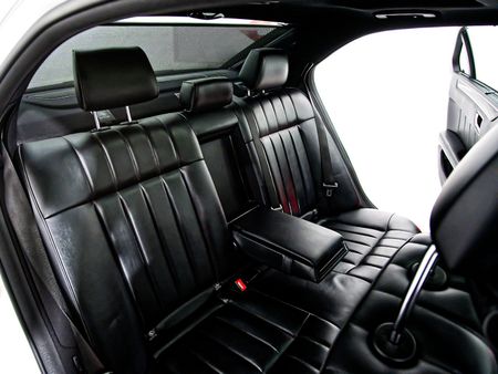 2015-Mercedes-Benz-E-Class-E-500_8