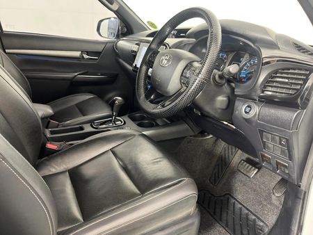 2022-Toyota-Hilux-28-GD-6-Raised-Body-Legend-Auto-Double-Cab_9
