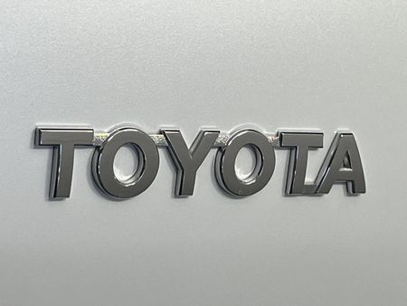 2022-Toyota-Hilux-28-GD-6-Raised-Body-Legend-Auto-Double-Cab_11