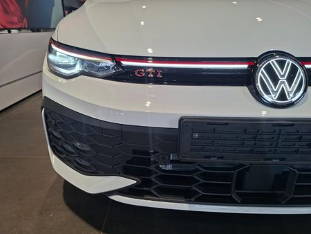 2026-Volkswagen-Golf-8-GTI-20-TSI-DSG_9
